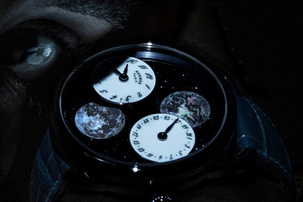 Arceau L'Heure de la Lune, Hermès Horloger ©Buonomo & Cometti Model : Elodie@elite
Merci à Evane boulanger @elite