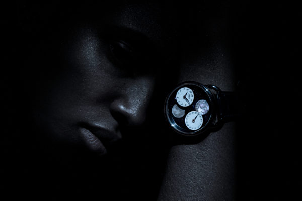 Arceau L'Heure de la lune, Hermès Horloger ©Buonomo & Cometti Model : Elodie@elite
Merci à Evane boulanger @elite