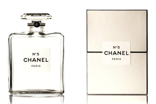 La version de 1950 du parfum Chanel N°5, Collection Patrimoine de Chanel ©Chanel