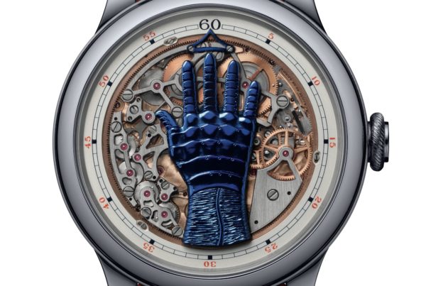 FFC Blue Only Watch 2021, avec une main automate indiquant les heures instantanées. ©F.P. Journe