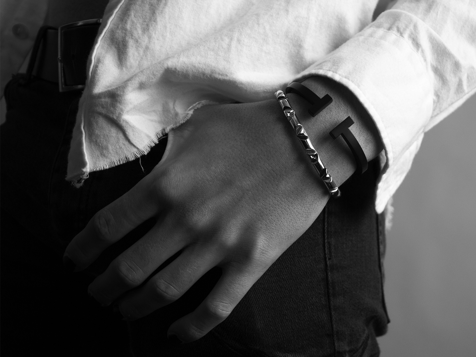 Bracelets Tiffany T, Louis Vuitton joaillerie ligne Volt ©Buonomo & Cometti