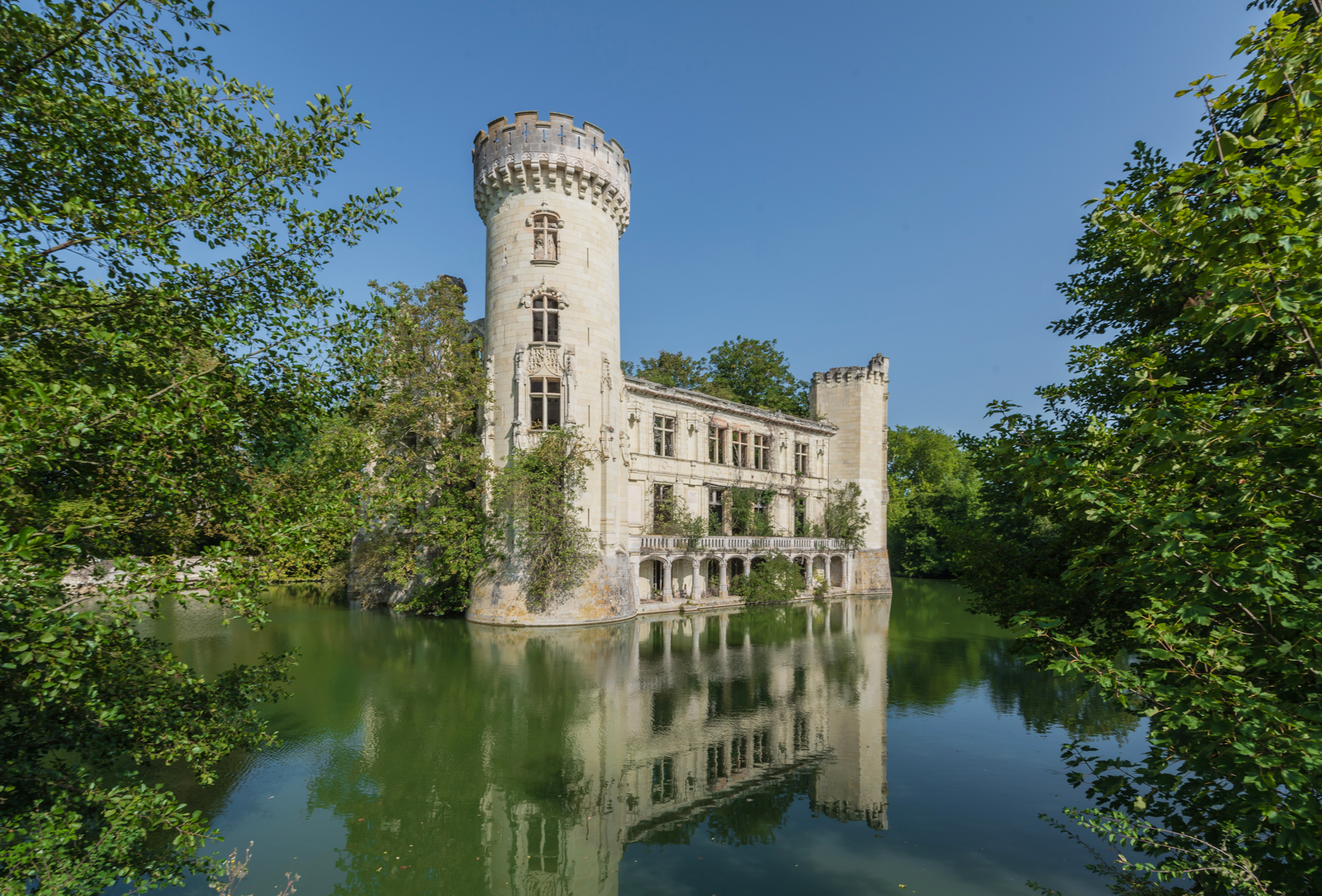 Un château abandonné ©Romain Veillon