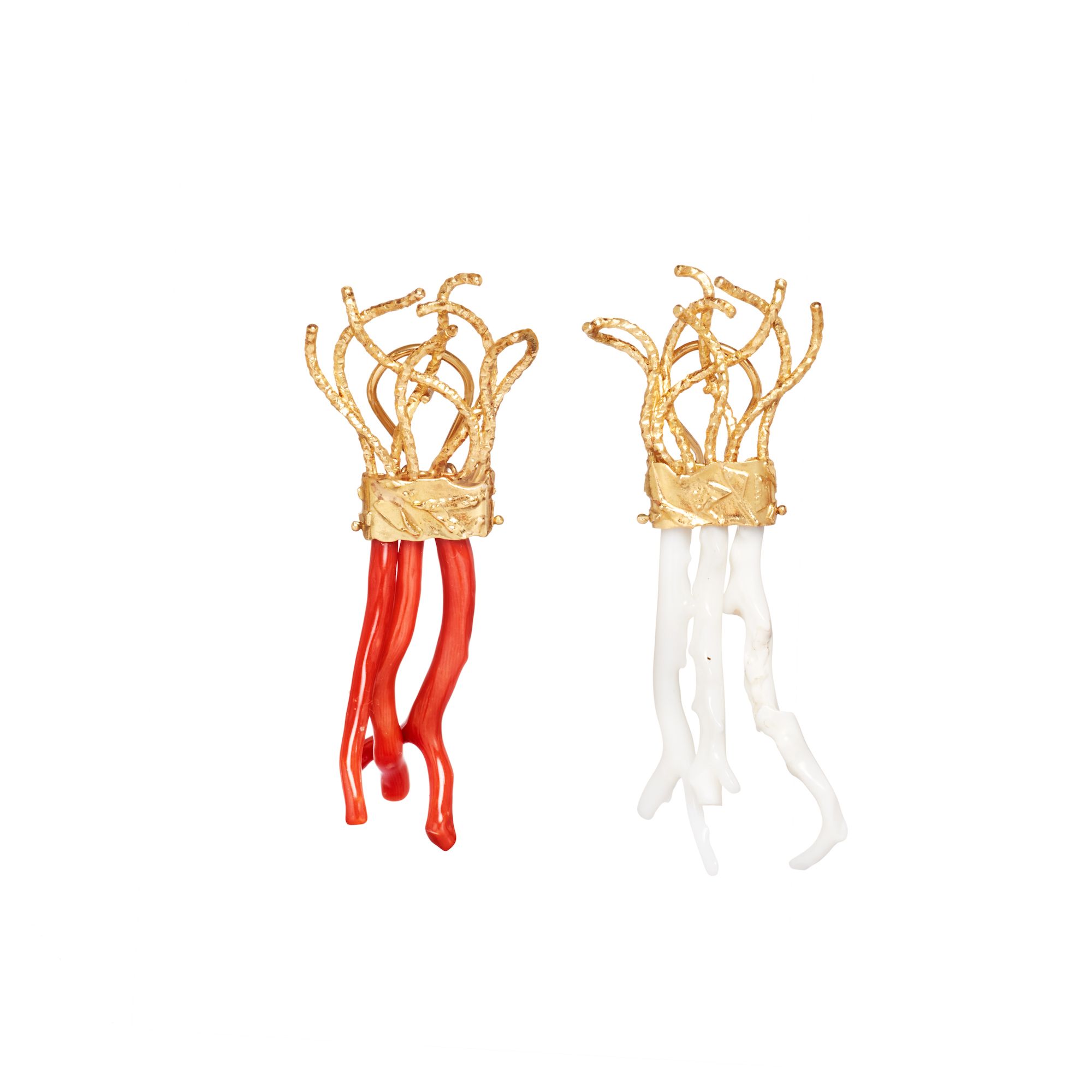 Life Earrings, red and white coral, yellow gold 19,25 ct @Maria João Bahia