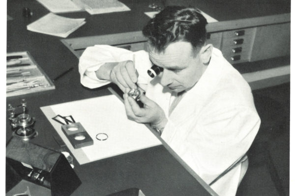ZENITH Heritage 1957 Chronométrier René Gygax at his bench looking live at the 135
