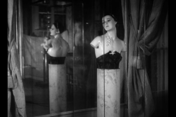 Photos du film de la collection Bijoux de Diamants créée et présentée par Gabrielle Chanel en 1932 à Paris. Picture from the film of Bijoux de Diamants. © GP archives – Collection Pathé