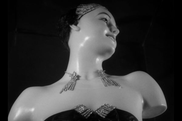 Photos du film de la collection Bijoux de Diamants créée et présentée par Gabrielle Chanel en 1932 à Paris. Picture from the film of Bijoux de Diamants. © GP archives – Collection Pathé