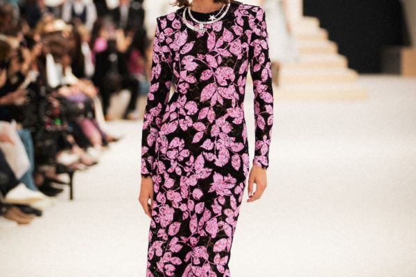 Chanel haute couture automne hiver 2022-23 Fall-Winter 22-23 look 28 Collier Comète Volute Collection 1932 Copyright Chanel