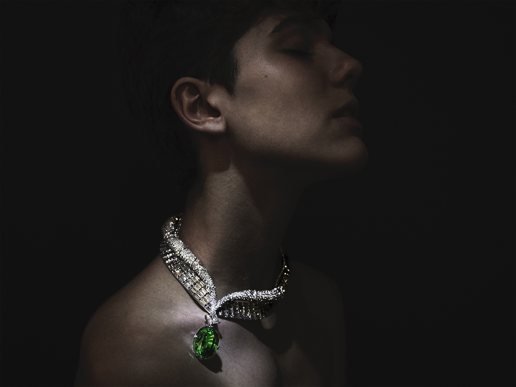 Le collier Grace, de la collection Louis Vuitton Spirit, est serti d’une tsavorite de 65 carats. ©Buonomo & Cometti