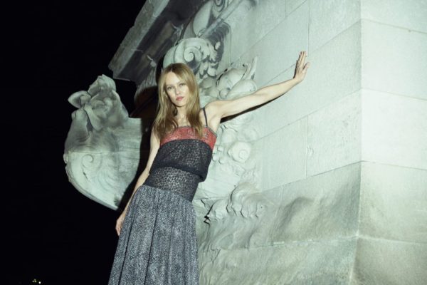 2 Vanessa Paradis porte la collection Chanel haute couture automne-hiver 2023-24 photographiée par Karim Sadli ©Chanel