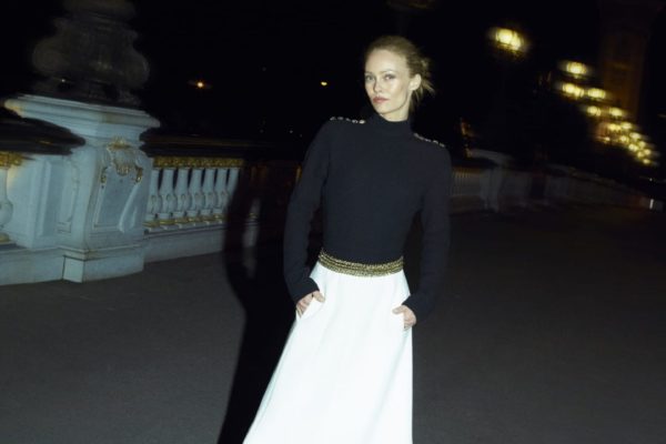 Vanessa Paradis porte la collection Chanel haute couture automne-hiver 2023-24 photographiée par Karim Sadli ©Chanel