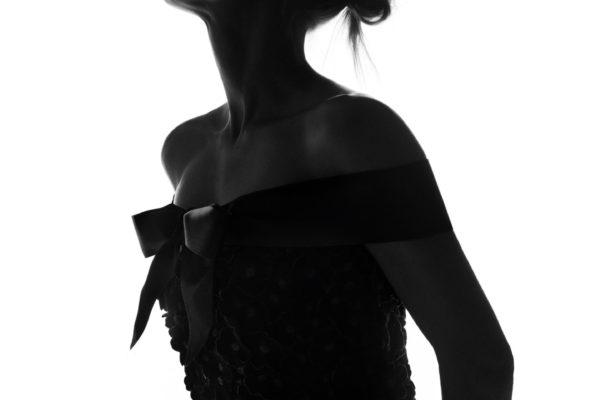 Vanessa Paradis porte la collection Chanel haute couture automne-hiver 2023-24 photographiée par Karim Sadli ©Chanel