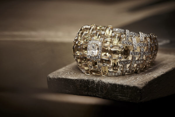 Bracelet Tweed Byzance fini après polissage, collection de haute joaillerie Tweed de Chanel Atelier Chanel ©Chanel