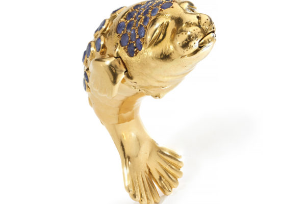 René Boivin Gold and Sapphire pendant brooch circa 1970 and a chain ©Sotheby's