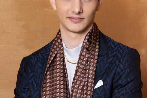 Le Chef étoilé Danny Khezzar porte une montre Octo Finissimo Skeleton 8 Days en titane signée Bvlgari