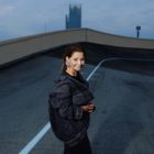 Portrait de l'artiste Sylvie Fleury à la Fondation Agnelli en 2022 par Diego Sanchez